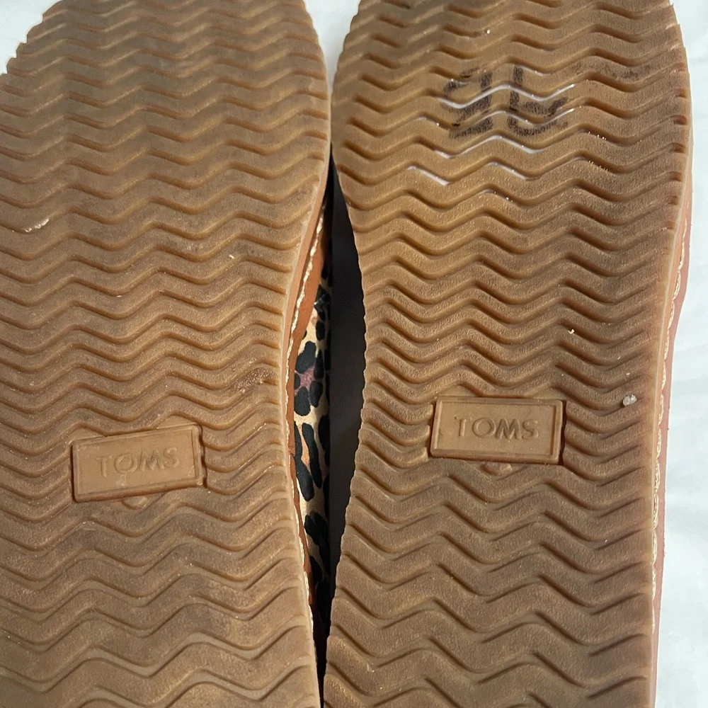 TOMS Cheetah Print Women's Loafers - Picture 6 of 6
